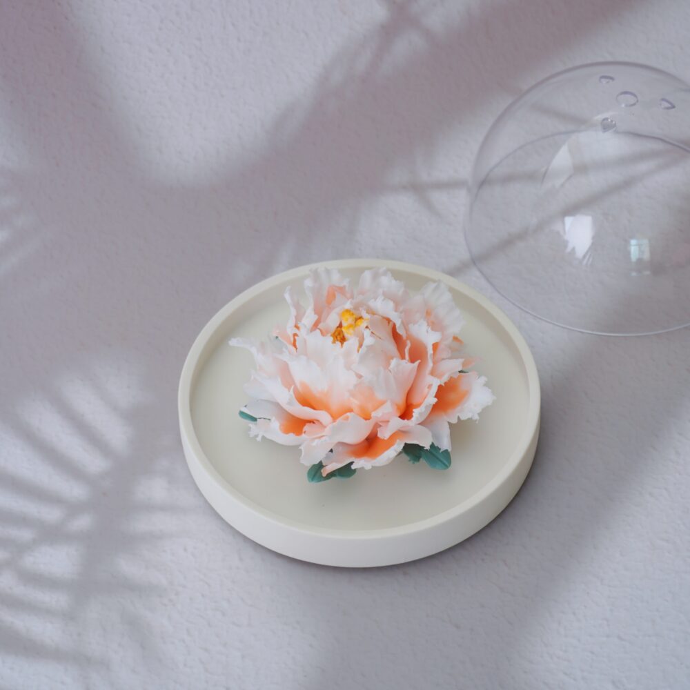 Gradient orange - white ceramic flower diffuser with gold rim, 非遗 aromatherapy & decor piece