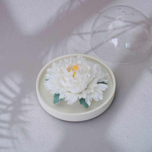 A white ceramic flower diffuser, a Chinese intangible cultural heritage product, perfect for essential oil diffusion and home decoration.